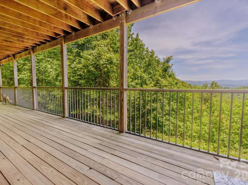 860 Butternut Ridge, Bryson City, NC 28713.  MLS# CAR4380751, YatesRealty ID 29112. Lower Deck