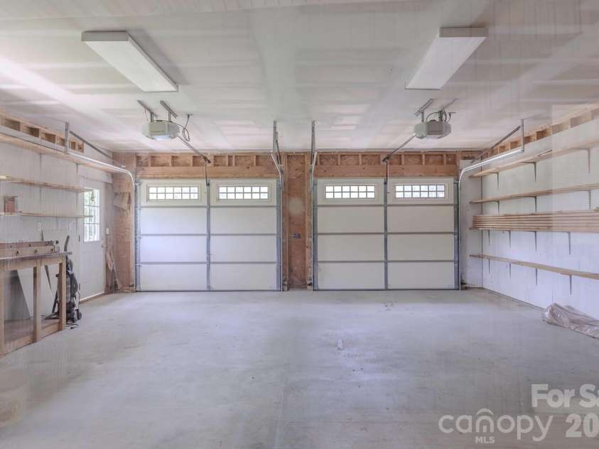 860 Butternut Ridge, Bryson City, NC 28713.  MLS# CAR4380751, YatesRealty ID 29112. Oversized 2-Car Garage