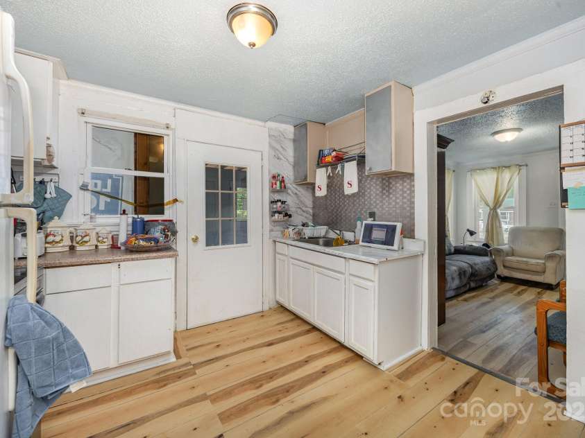 1110 Wall Street, Statesville, NC 28677.  MLS# CAR4286494, YatesRealty ID 29113. 