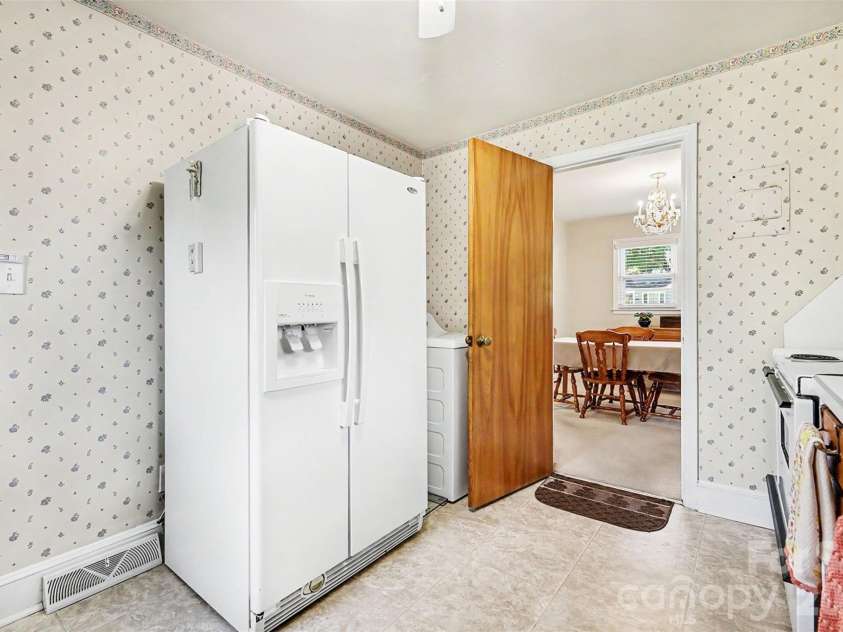 2240 Ashley Road, Charlotte, NC 28208.  MLS# CAR4373371, YatesRealty ID 29114. 