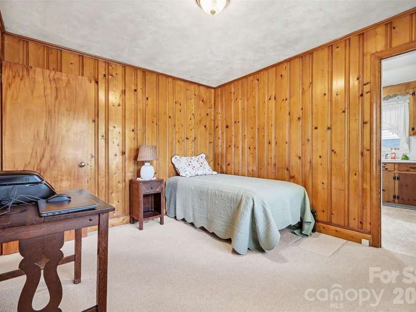 2240 Ashley Road, Charlotte, NC 28208.  MLS# CAR4373371, YatesRealty ID 29114. 