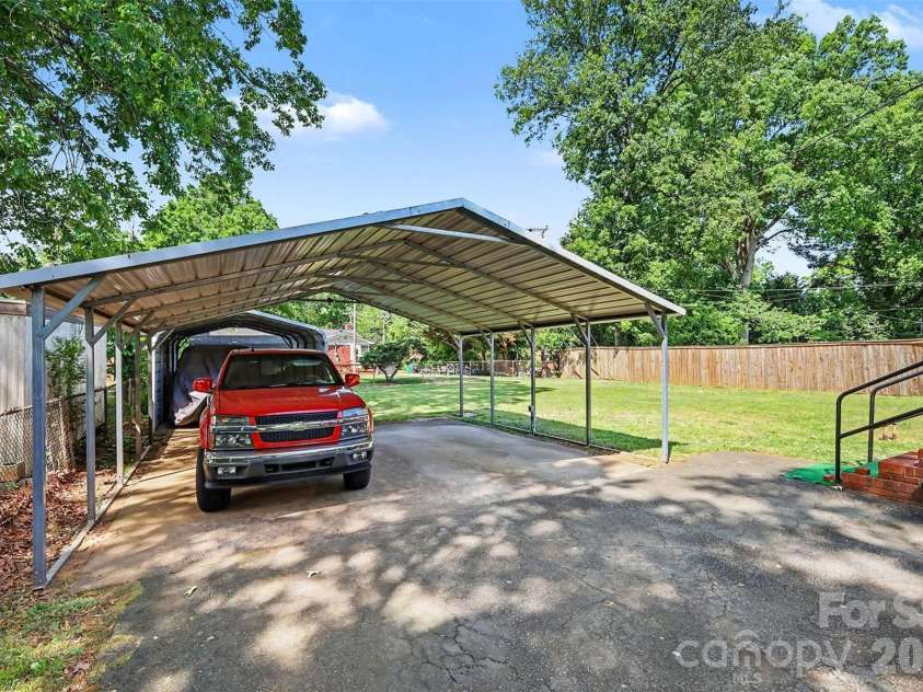 2240 Ashley Road, Charlotte, NC 28208.  MLS# CAR4373371, YatesRealty ID 29114. 