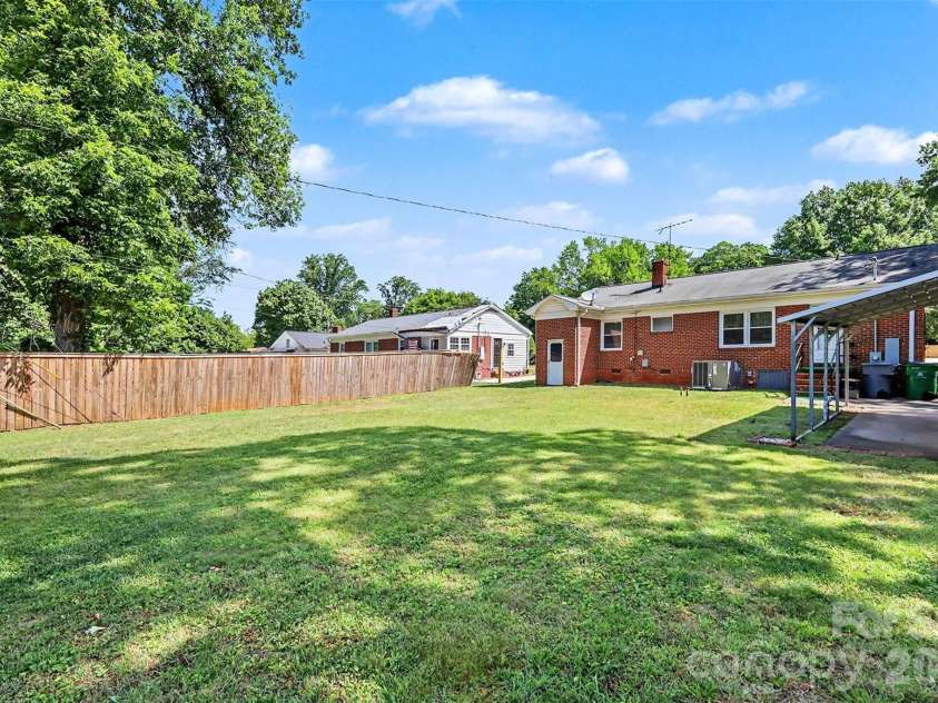 2240 Ashley Road, Charlotte, NC 28208.  MLS# CAR4373371, YatesRealty ID 29114. 