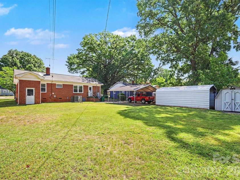 2240 Ashley Road, Charlotte, NC 28208.  MLS# CAR4373371, YatesRealty ID 29114. 
