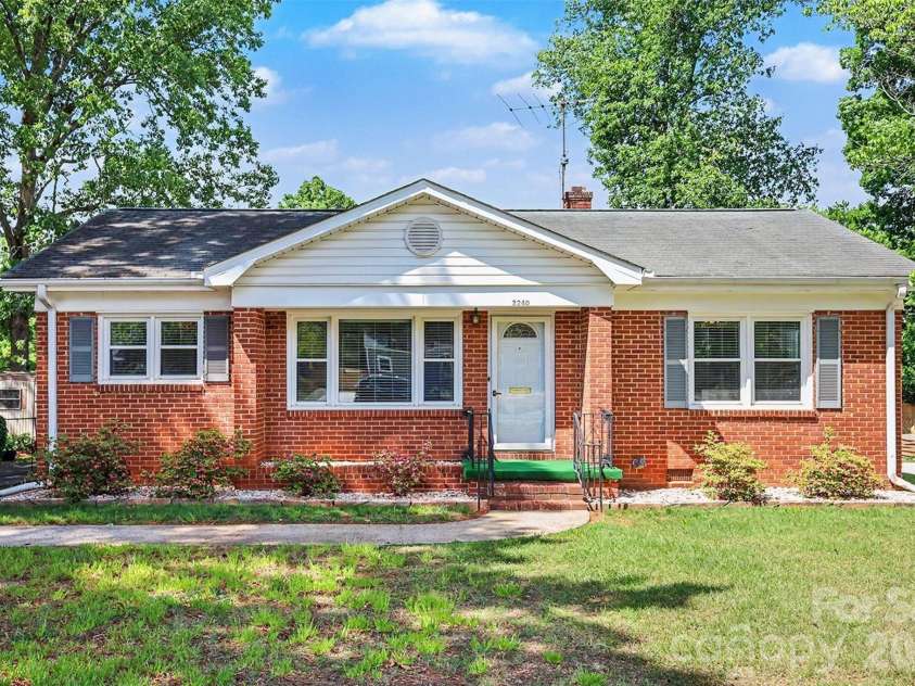 2240 Ashley Road, Charlotte, NC 28208.  MLS# CAR4373371, YatesRealty ID 29114. Front Yard View