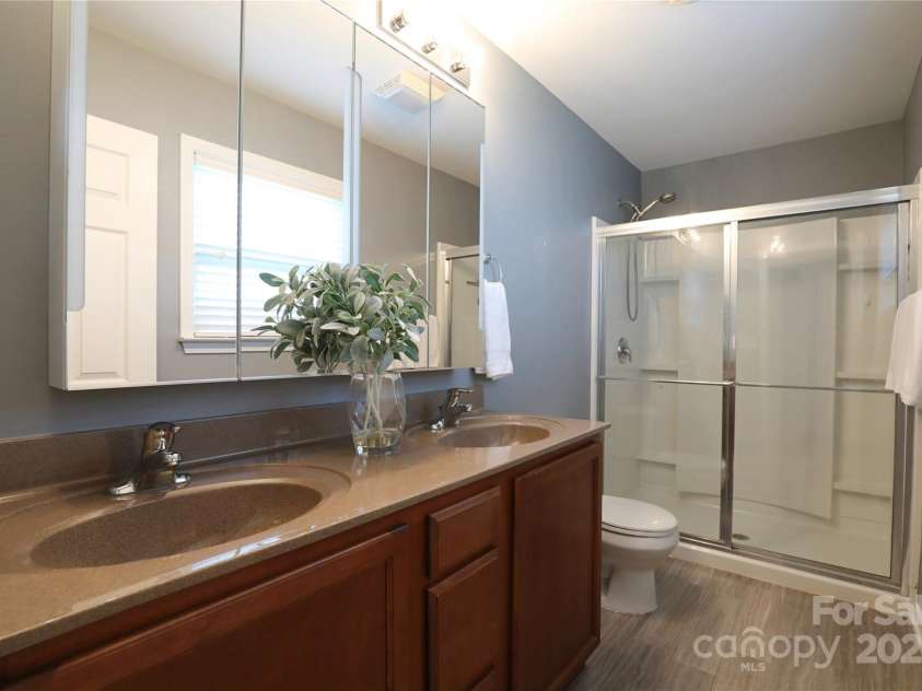 9814 Fernspray Road, Charlotte, NC 28215.  MLS# CAR4254340, YatesRealty ID 29114. Double sinks and upgraded mirrors and floor in primary bath