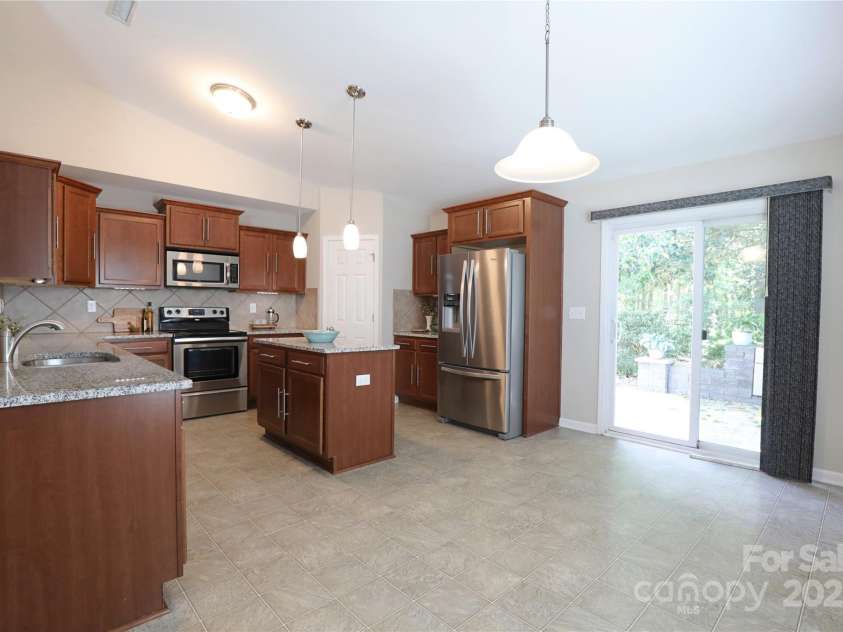9814 Fernspray Road, Charlotte, NC 28215.  MLS# CAR4254340, YatesRealty ID 29114. Exceptional kitchen with island and walk-in pantry