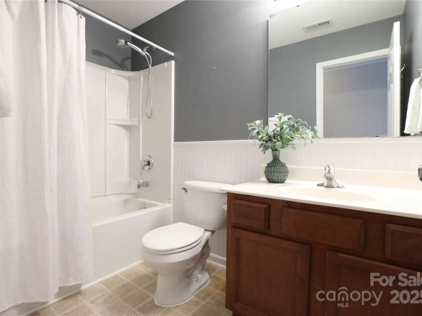 9814 Fernspray Road, Charlotte, NC 28215.  MLS# CAR4254340, YatesRealty ID 29114. Hall bath with bead board accent