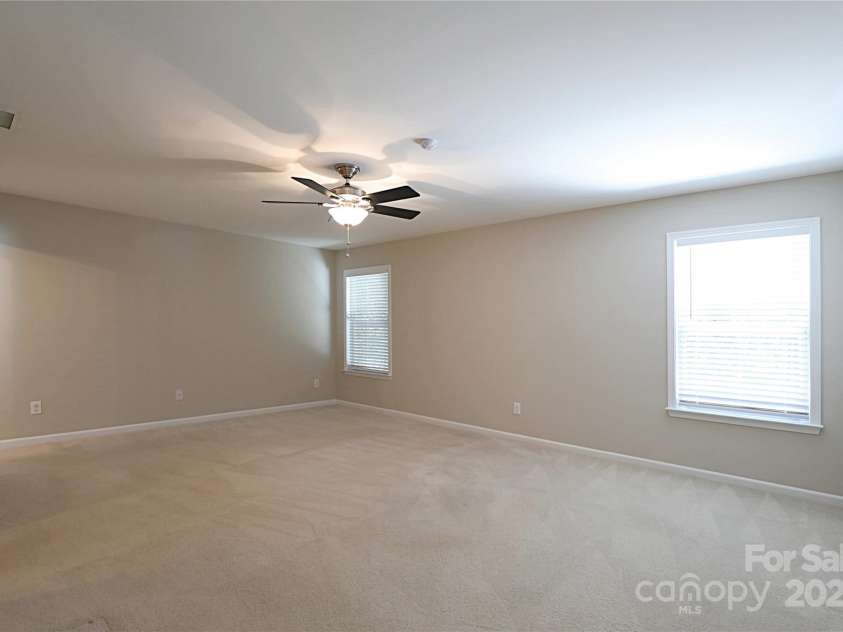 9814 Fernspray Road, Charlotte, NC 28215.  MLS# CAR4254340, YatesRealty ID 29114. Large primary suite