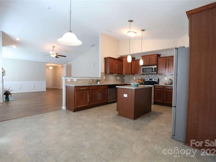 9814 Fernspray Road, Charlotte, NC 28215.  MLS# CAR4254340, YatesRealty ID 29114. Open floor plan perfect for entertaining