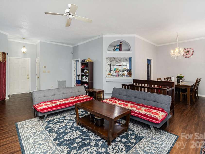 9520 Marshbrooke Road, Matthews, NC 28105.  MLS# CAR4272465, YatesRealty ID 29115. 