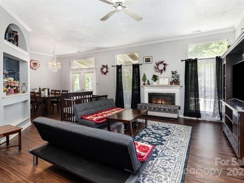 9520 Marshbrooke Road, Matthews, NC 28105.  MLS# CAR4272465, YatesRealty ID 29115. 