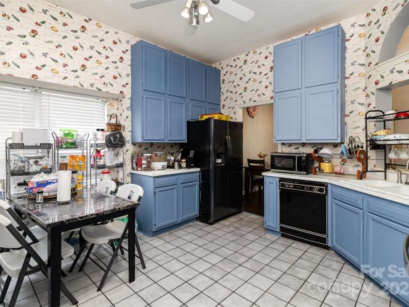 9520 Marshbrooke Road, Matthews, NC 28105.  MLS# CAR4272465, YatesRealty ID 29115. 