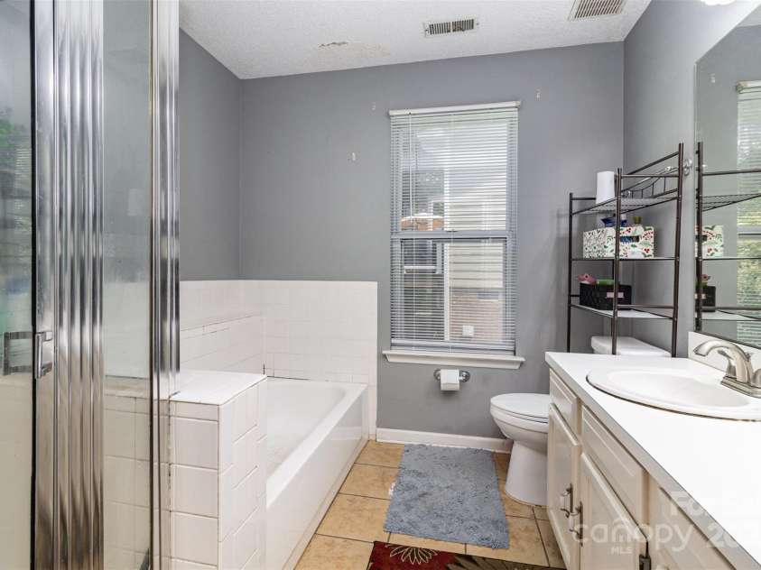 9520 Marshbrooke Road, Matthews, NC 28105.  MLS# CAR4272465, YatesRealty ID 29115. 