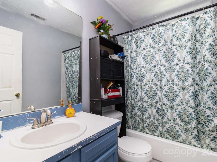 9520 Marshbrooke Road, Matthews, NC 28105.  MLS# CAR4272465, YatesRealty ID 29115. 