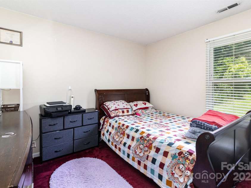 9520 Marshbrooke Road, Matthews, NC 28105.  MLS# CAR4272465, YatesRealty ID 29115. 