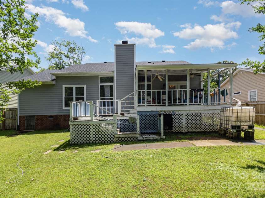 9520 Marshbrooke Road, Matthews, NC 28105.  MLS# CAR4272465, YatesRealty ID 29115. 