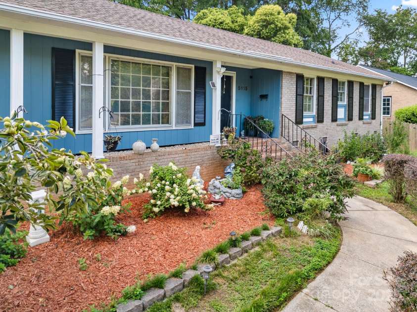 5115 Carriage Drive Circle, Charlotte, NC 28205.  MLS# CAR4283105, YatesRealty ID 29116. 