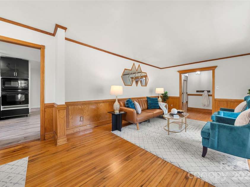 5115 Carriage Drive Circle, Charlotte, NC 28205.  MLS# CAR4283105, YatesRealty ID 29116. 