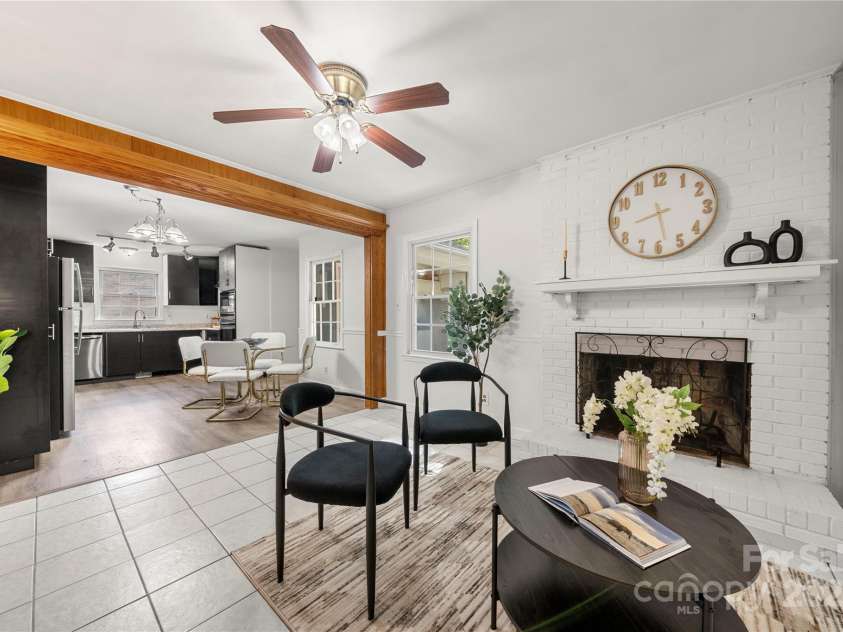 5115 Carriage Drive Circle, Charlotte, NC 28205.  MLS# CAR4283105, YatesRealty ID 29116. 