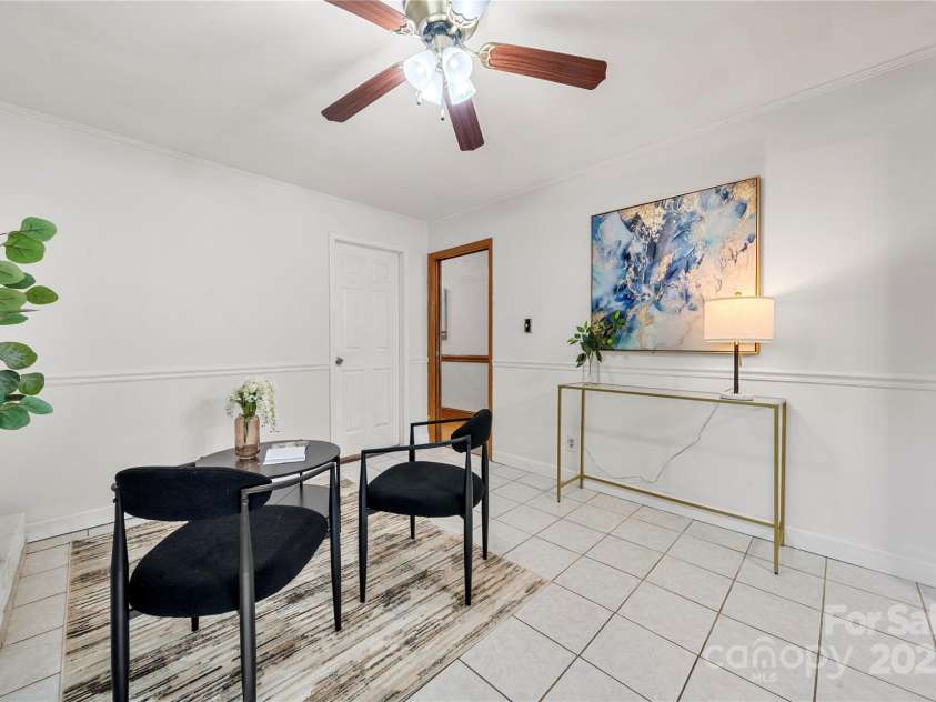 5115 Carriage Drive Circle, Charlotte, NC 28205.  MLS# CAR4283105, YatesRealty ID 29116. 