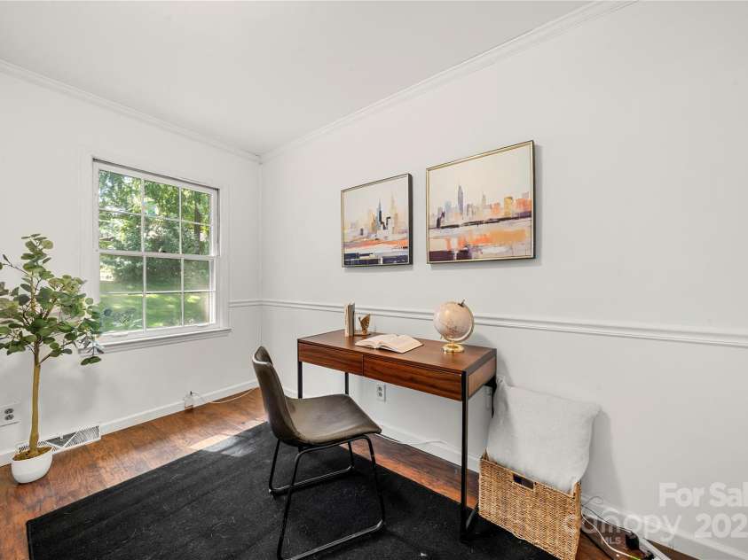 5115 Carriage Drive Circle, Charlotte, NC 28205.  MLS# CAR4283105, YatesRealty ID 29116. 