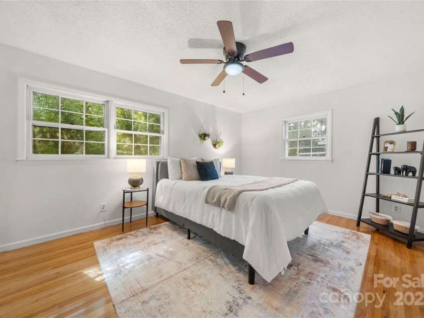 5115 Carriage Drive Circle, Charlotte, NC 28205.  MLS# CAR4283105, YatesRealty ID 29116. 