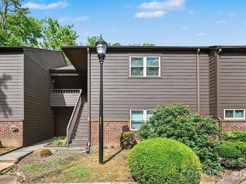 8015 Cedar Glen Drive, Charlotte, NC 28212.  MLS# CAR4387304, YatesRealty ID 29116. 