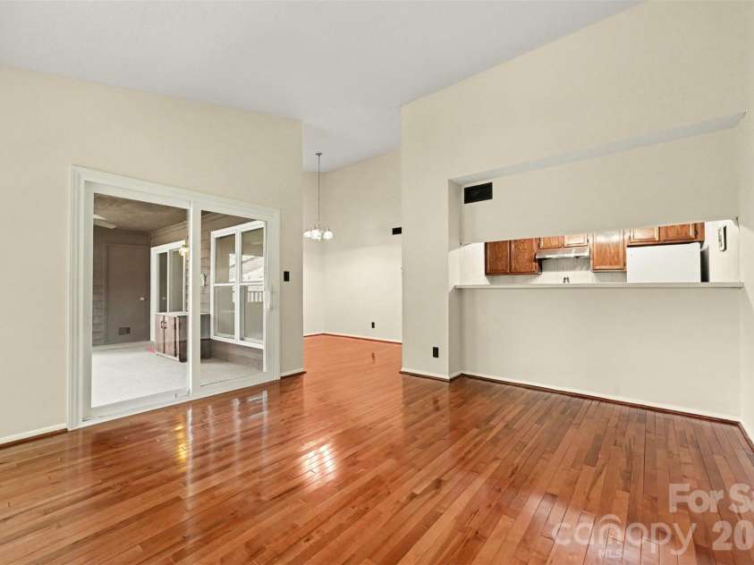 8015 Cedar Glen Drive, Charlotte, NC 28212.  MLS# CAR4387304, YatesRealty ID 29116. 