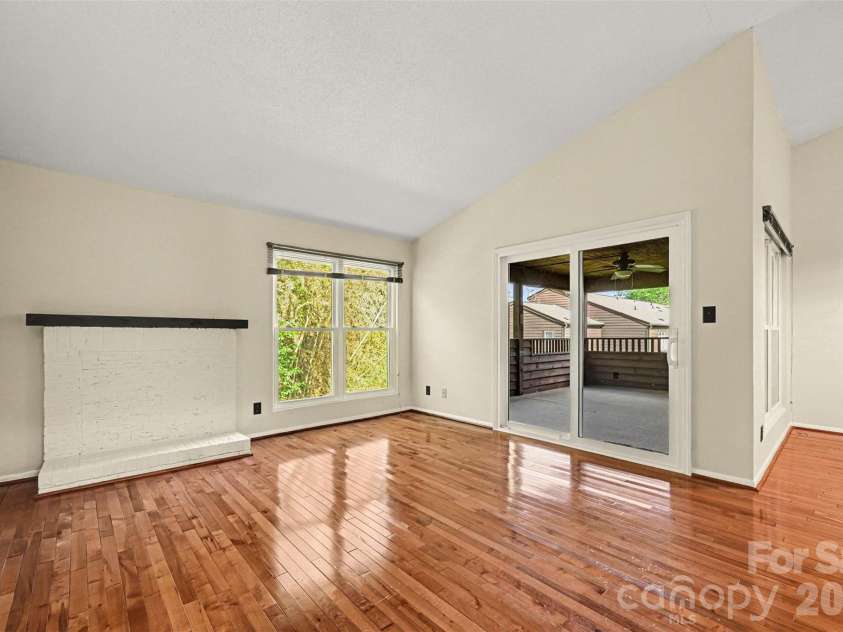 8015 Cedar Glen Drive, Charlotte, NC 28212.  MLS# CAR4387304, YatesRealty ID 29116. 
