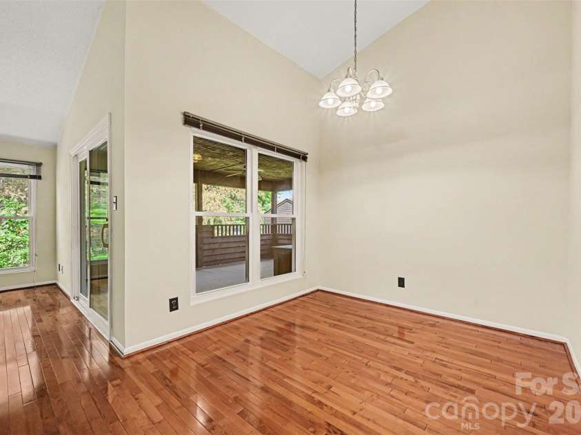 8015 Cedar Glen Drive, Charlotte, NC 28212.  MLS# CAR4387304, YatesRealty ID 29116. 