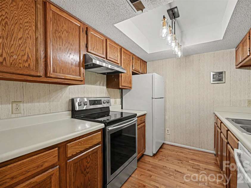 8015 Cedar Glen Drive, Charlotte, NC 28212.  MLS# CAR4387304, YatesRealty ID 29116. 