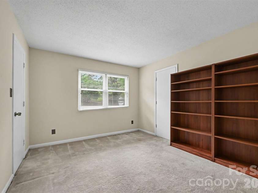 8015 Cedar Glen Drive, Charlotte, NC 28212.  MLS# CAR4387304, YatesRealty ID 29116. 