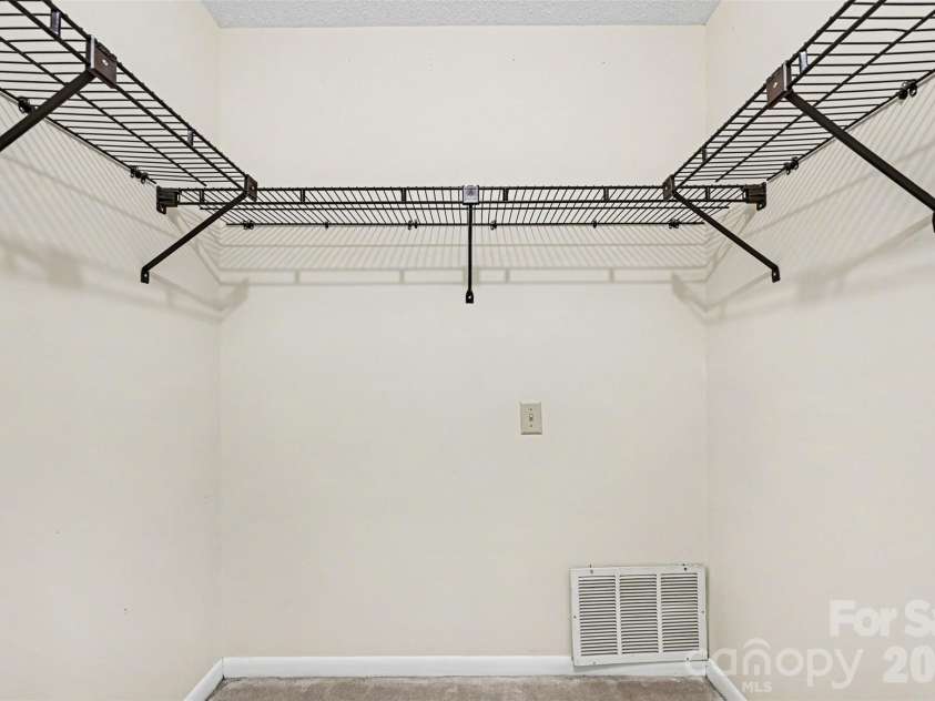 8015 Cedar Glen Drive, Charlotte, NC 28212.  MLS# CAR4387304, YatesRealty ID 29116. 