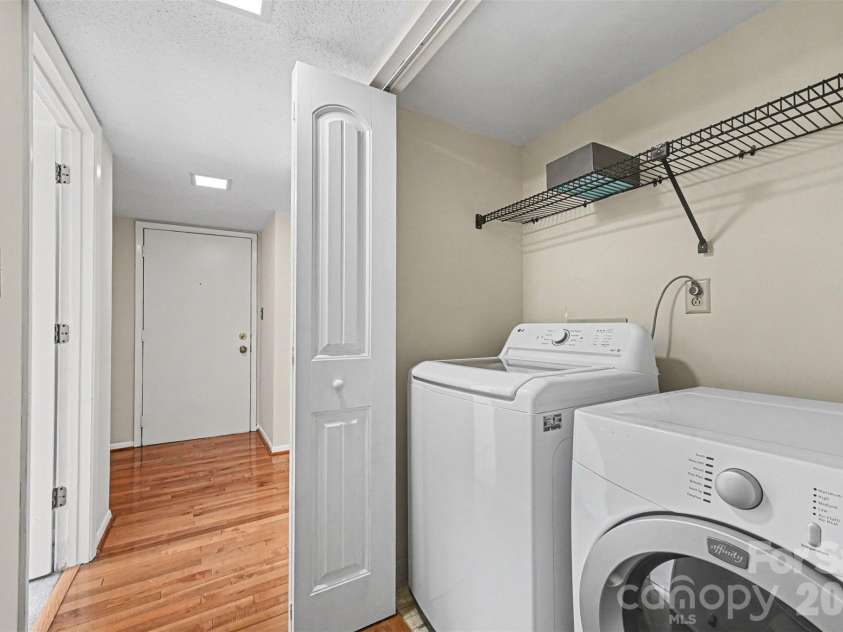 8015 Cedar Glen Drive, Charlotte, NC 28212.  MLS# CAR4387304, YatesRealty ID 29116. 