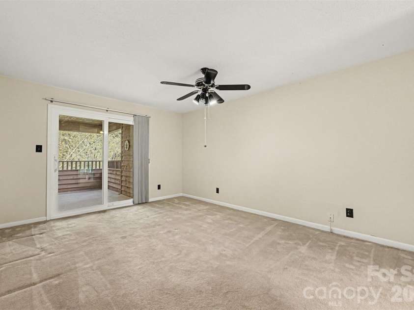 8015 Cedar Glen Drive, Charlotte, NC 28212.  MLS# CAR4387304, YatesRealty ID 29116. 