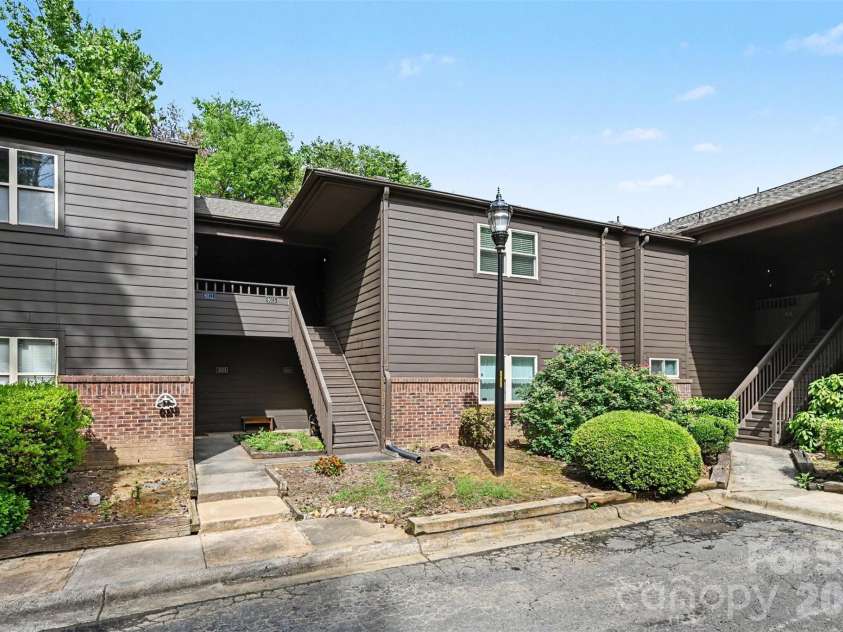 8015 Cedar Glen Drive, Charlotte, NC 28212.  MLS# CAR4387304, YatesRealty ID 29116. 