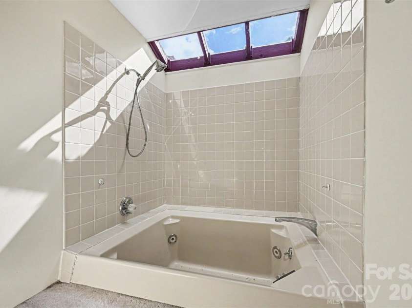 8015 Cedar Glen Drive, Charlotte, NC 28212.  MLS# CAR4387304, YatesRealty ID 29116. 