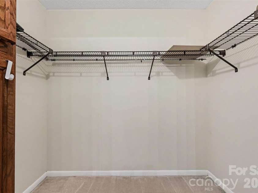 8015 Cedar Glen Drive, Charlotte, NC 28212.  MLS# CAR4387304, YatesRealty ID 29116. 