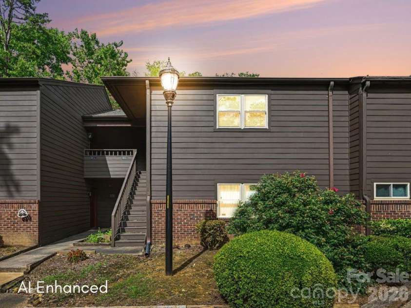 8015 Cedar Glen Drive, Charlotte, NC 28212.  MLS# CAR4387304, YatesRealty ID 29116. 