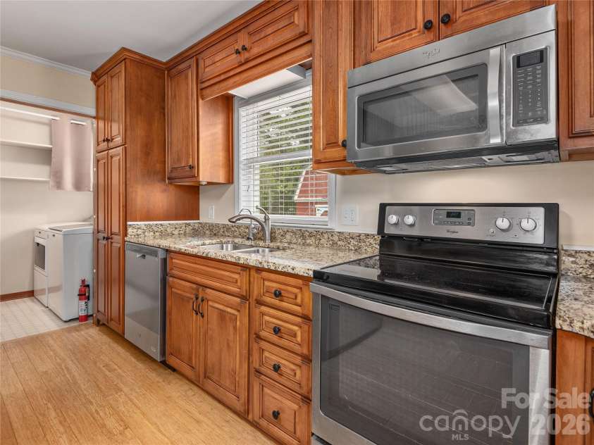 125 Playground Court, Waynesville, NC 28786.  MLS# CAR4387098, YatesRealty ID 29117. Updated Kitchen