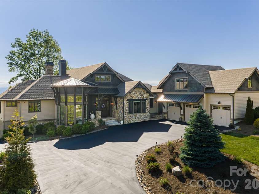 31 Bear Tree Court, Hendersonville, NC 28792.  MLS# CAR4364393, YatesRealty ID 29118. 