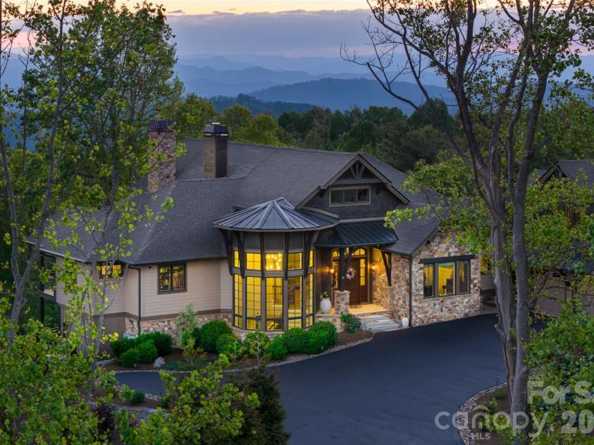 31 Bear Tree Court, Hendersonville, NC 28792.  MLS# CAR4364393, YatesRealty ID 29118. 
