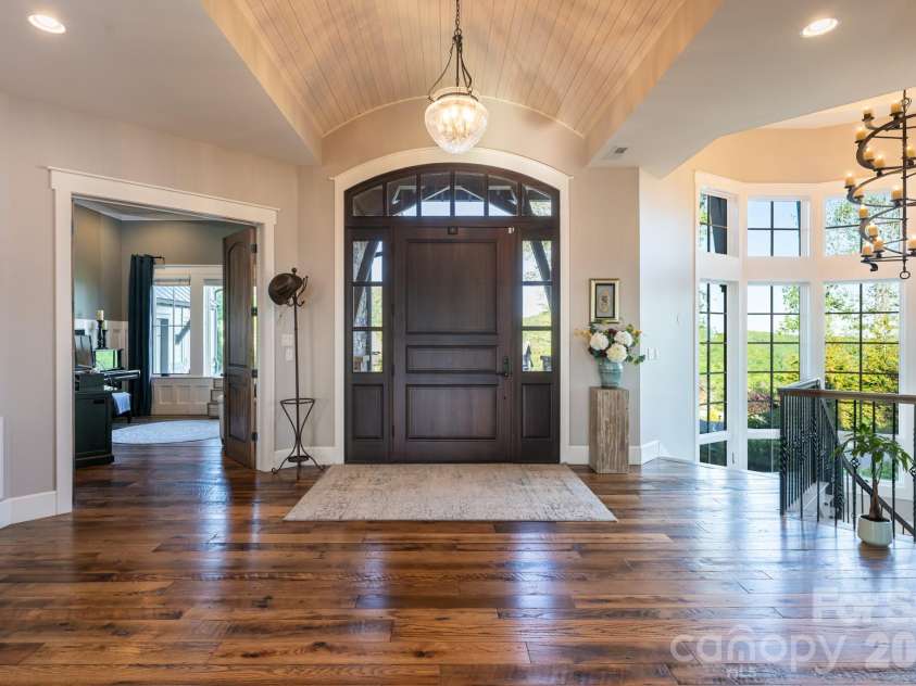31 Bear Tree Court, Hendersonville, NC 28792.  MLS# CAR4364393, YatesRealty ID 29118. 