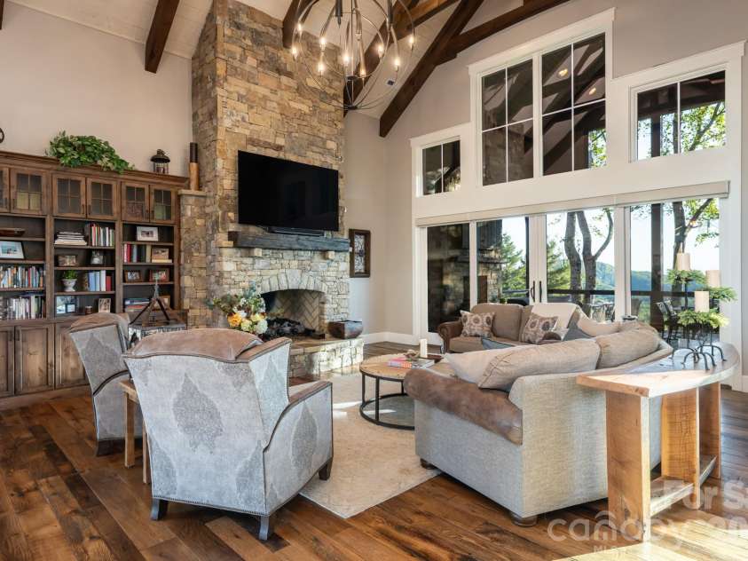31 Bear Tree Court, Hendersonville, NC 28792.  MLS# CAR4364393, YatesRealty ID 29118. 
