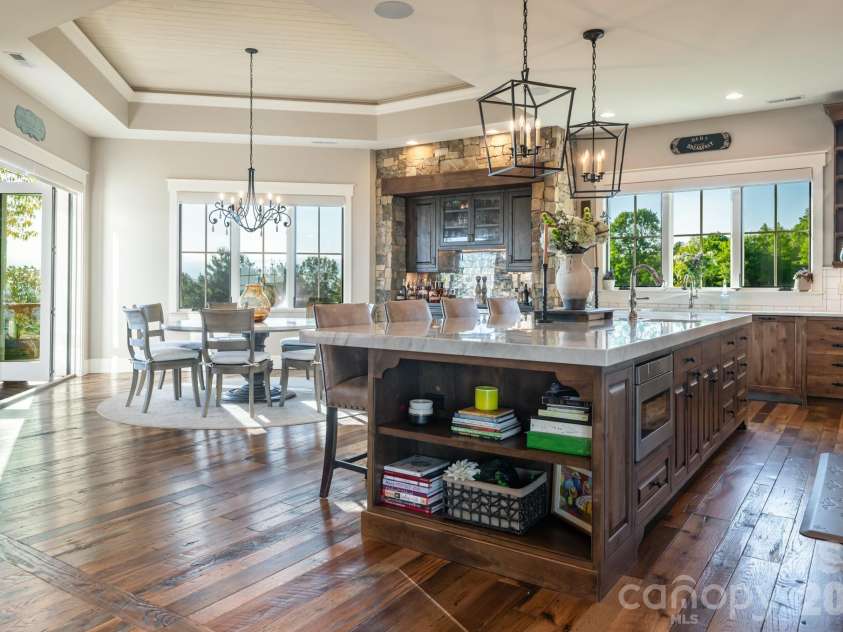 31 Bear Tree Court, Hendersonville, NC 28792.  MLS# CAR4364393, YatesRealty ID 29118. 