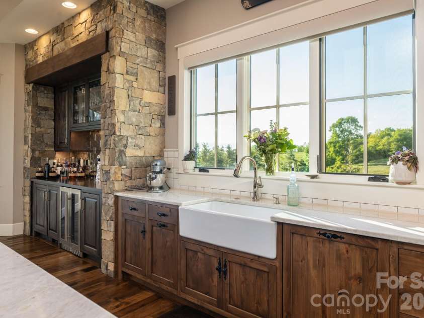 31 Bear Tree Court, Hendersonville, NC 28792.  MLS# CAR4364393, YatesRealty ID 29118. 