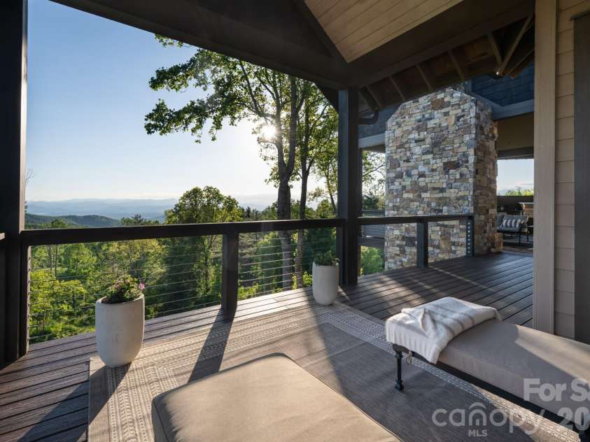 31 Bear Tree Court, Hendersonville, NC 28792.  MLS# CAR4364393, YatesRealty ID 29118. 