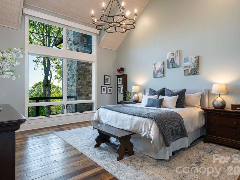 31 Bear Tree Court, Hendersonville, NC 28792.  MLS# CAR4364393, YatesRealty ID 29118. 