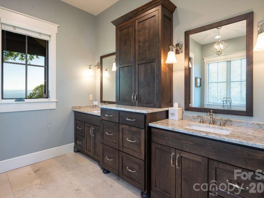 31 Bear Tree Court, Hendersonville, NC 28792.  MLS# CAR4364393, YatesRealty ID 29118. 